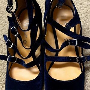 Unisa Shoes size 7 1/2